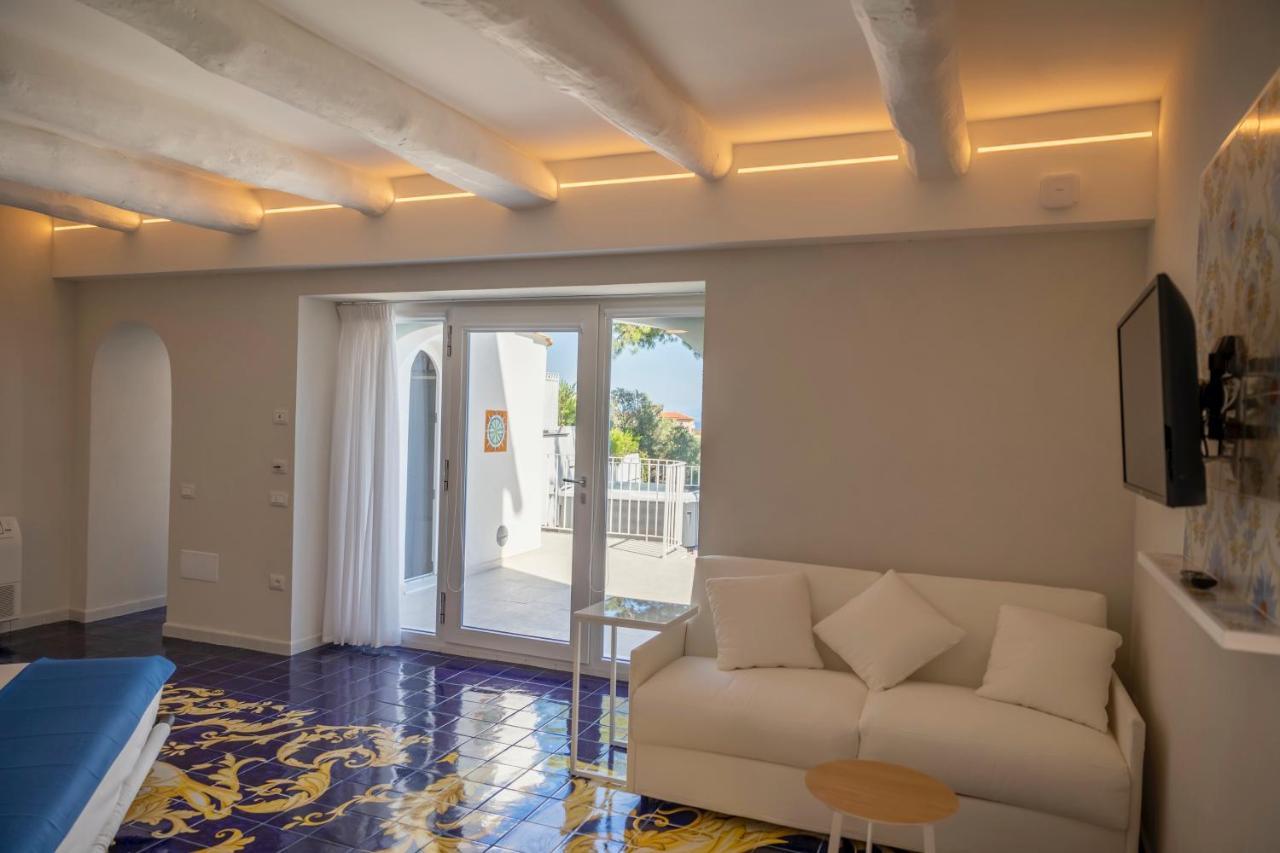 Decori Suites Amalfi Coast - Free Parking Vietri sul Mare Exterior photo