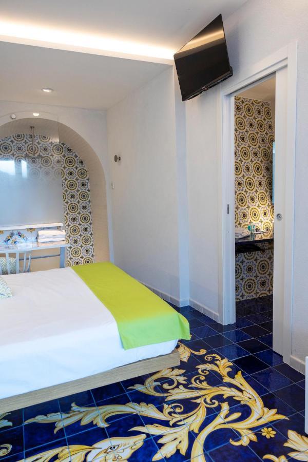 Decori Suites Amalfi Coast - Free Parking Vietri sul Mare Exterior photo