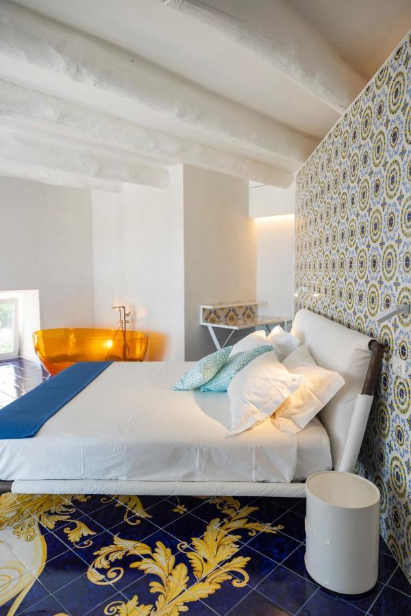 Decori Suites Amalfi Coast - Free Parking Vietri sul Mare Exterior photo